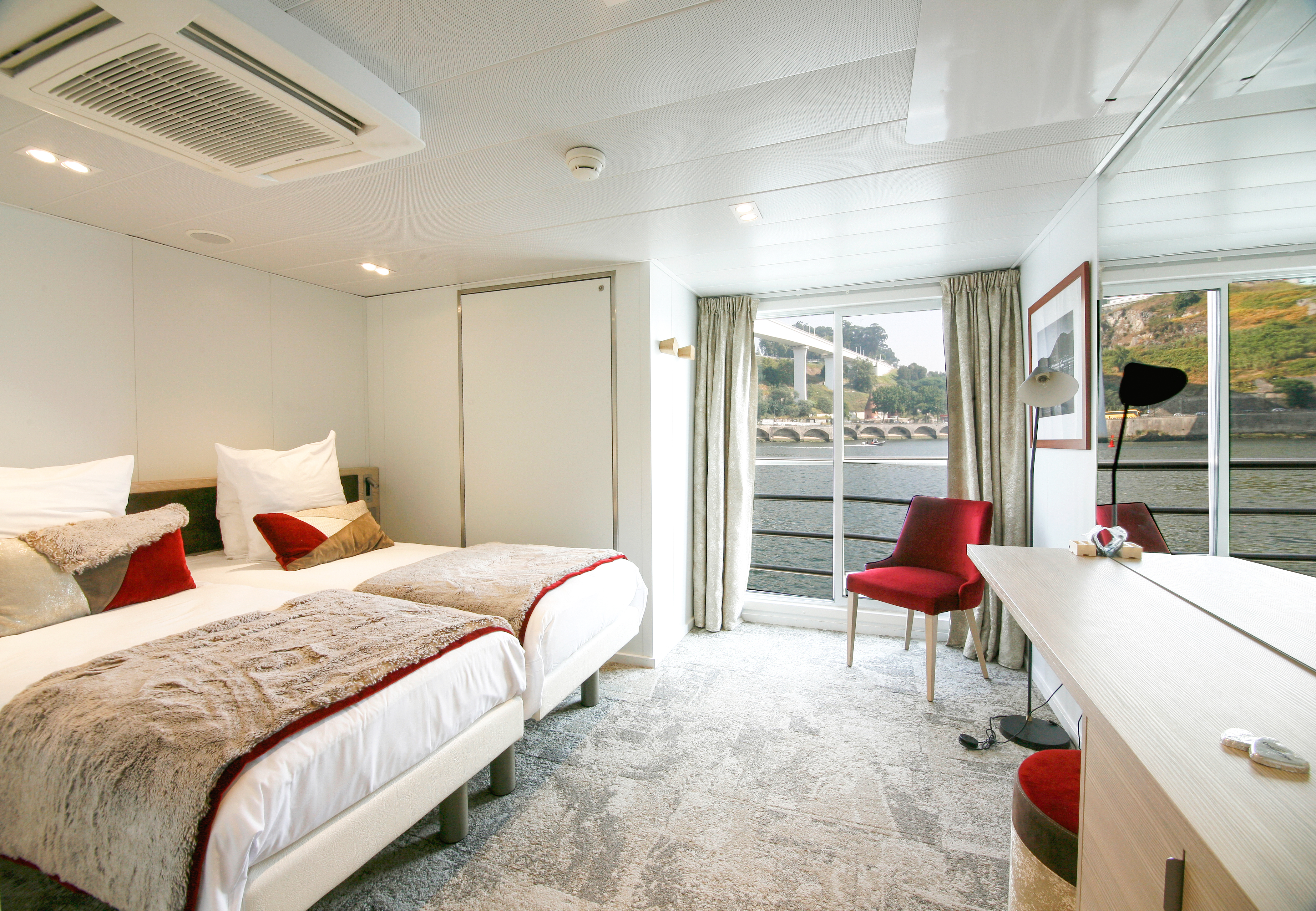 CroisiEurope MS Miguel Torga Suite 1.jpg